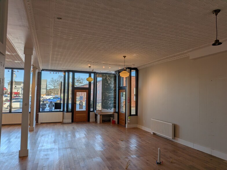 More Photos Of 160 Front St, Bath Storefront Retail Residential For Lease