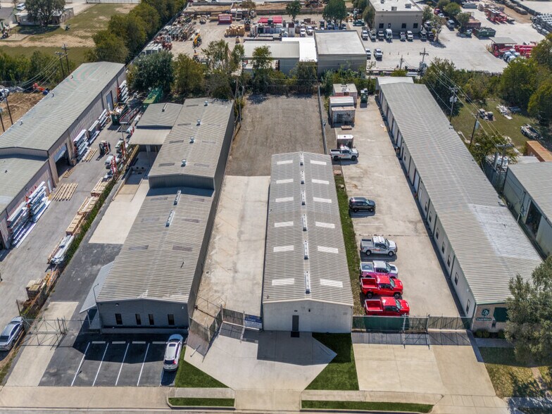 More Photos Of 112 Commercial Pl, Schertz Warehouse For Lease