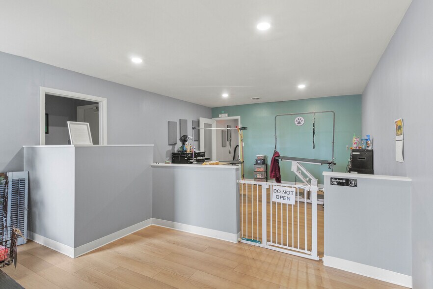 More Photos Of 643 Bodey Cir, Urbana Storefront Retail Office For Sale