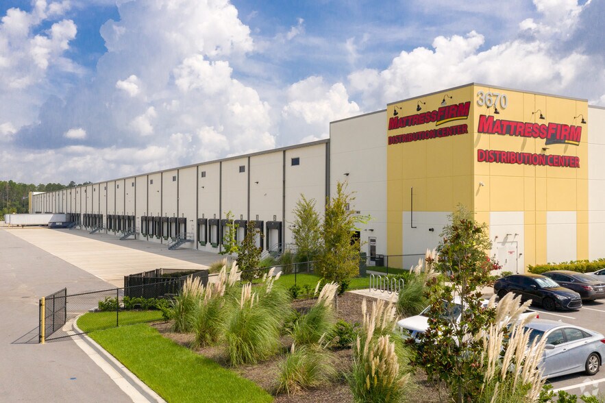 More Photos Of 9620 Air Commerce Pky, Orlando Warehouse For Lease