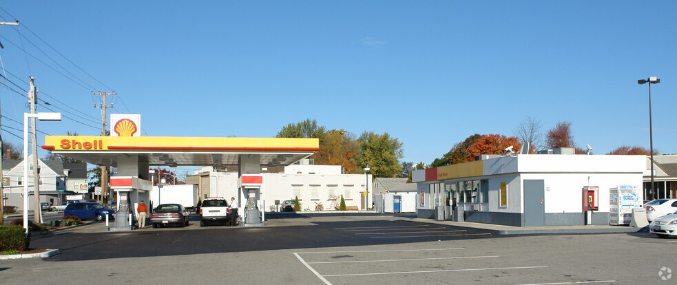 More Photos Of 1525-1527 Smith St, North Providence Unknown For Lease