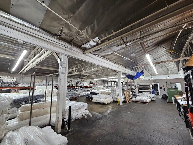 More Photos Of 1615 McGarry St, Los Angeles Warehouse For Lease