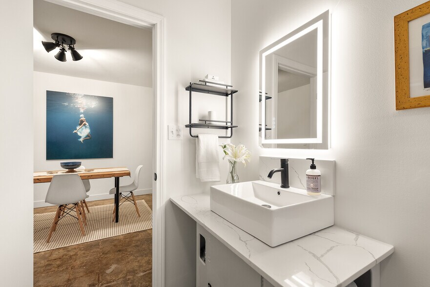 More Photos Of 10959 Venice Blvd, Los Angeles Flex For Sale