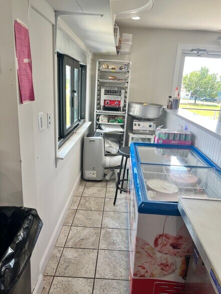 More Photos Of 29251 Three Notch Rd, Mechanicsville General Retail For Lease