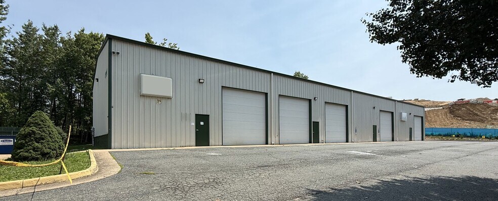 More Photos Of 22 Enterprise Ct, Fredericksburg Warehouse For Lease