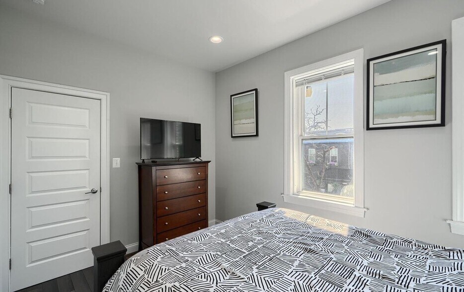 More Photos Of 635 E Fort Ave, Baltimore Specialty For Sale