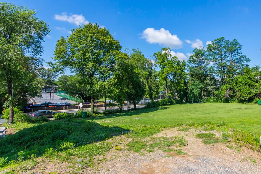 More Photos Of Knowles Ave & Summit Ave, Kensington Apartments For Lease