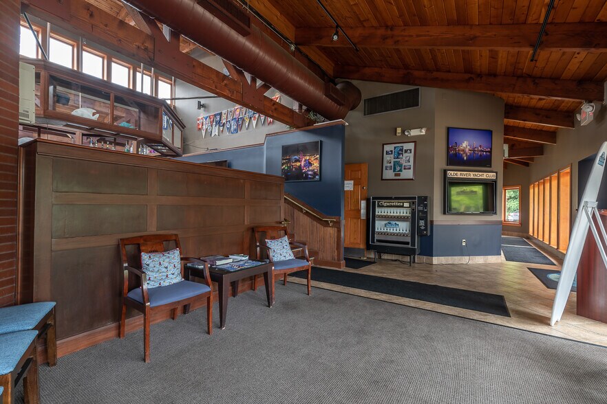 More Photos Of 4900 Whiskey Is, Cleveland Specialty For Sale