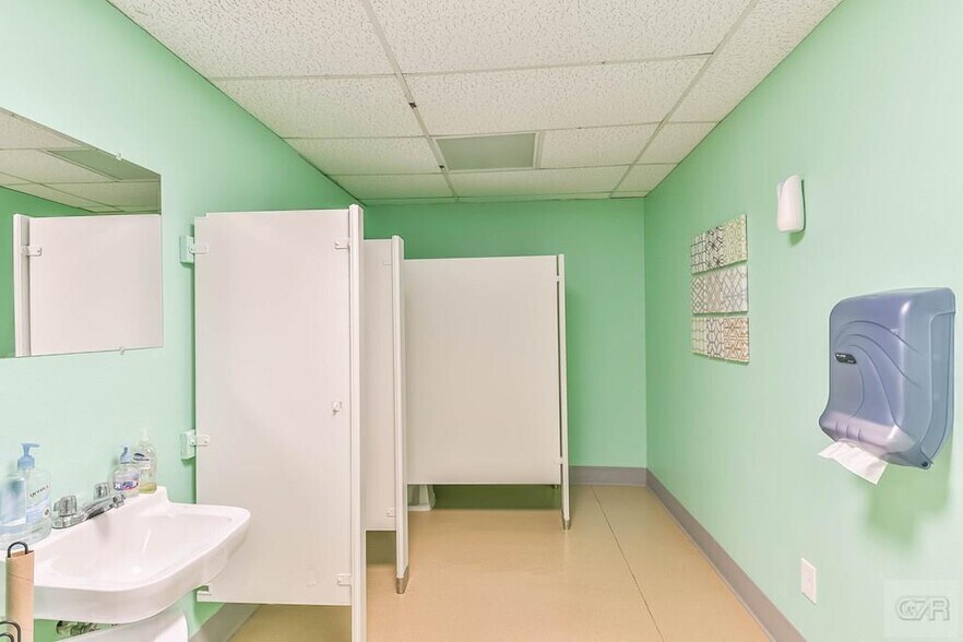 More Photos Of 426 Winnie, Galveston Religious Facility For Lease