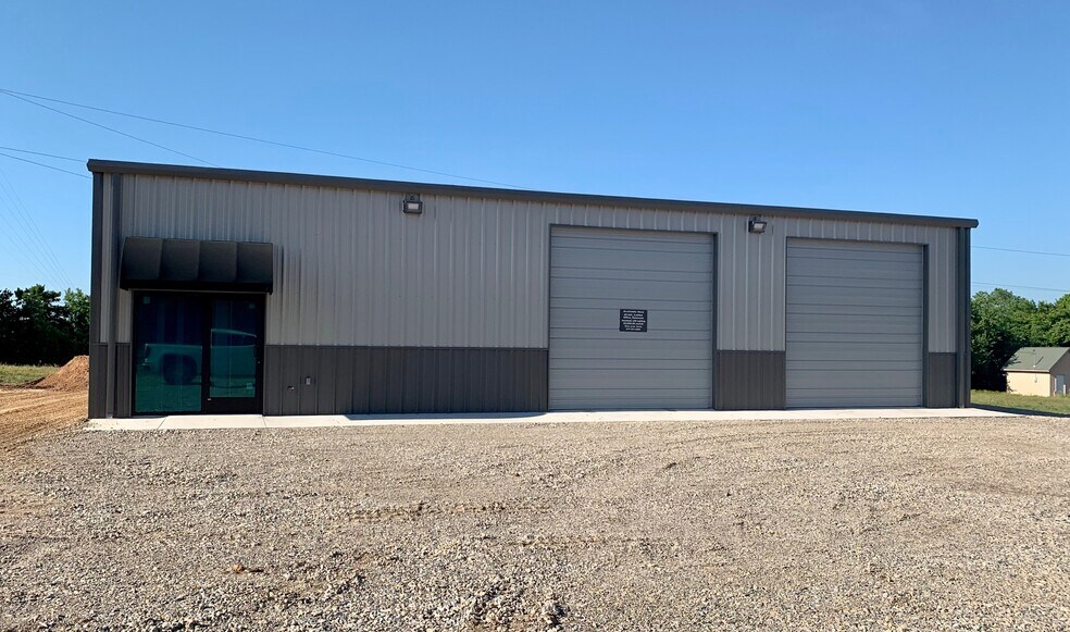 More Photos Of 1011 Upper Denton Rd, Weatherford Warehouse For Lease