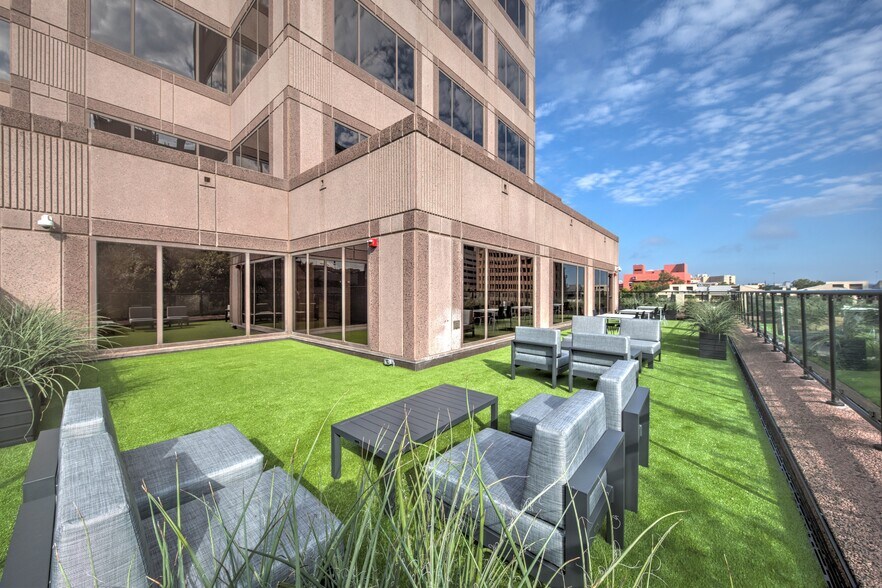 More Photos Of 112 E Pecan St, San Antonio Office For Lease