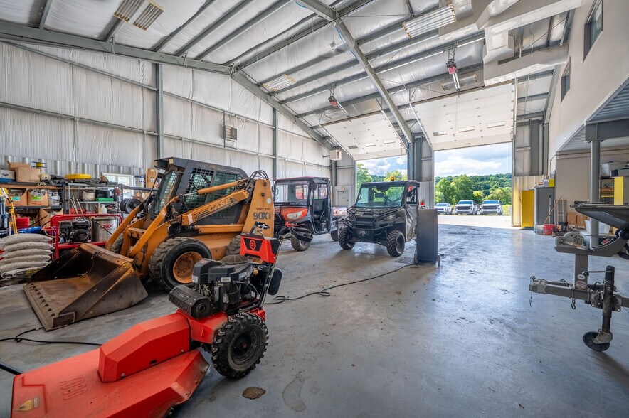 More Photos Of 2050 Reiser Ave SE, New Philadelphia Warehouse For Sale