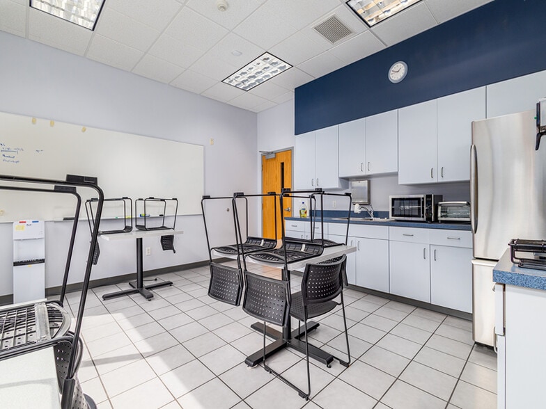 More Photos Of 490 Park Dr, Weirton Office For Lease