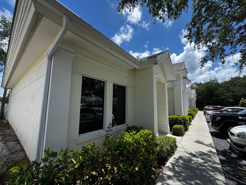 More Photos Of 3447 Pine Ridge Rd, Naples Medical For Lease