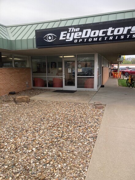 More Photos Of 935 S Iowa St, Lawrence Office For Lease