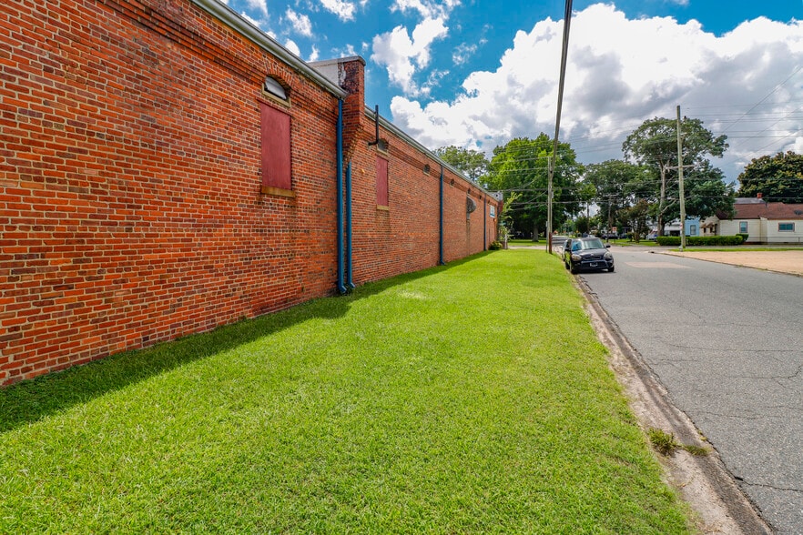 More Photos Of 827 Douglas Ave, Portsmouth Warehouse For Sale