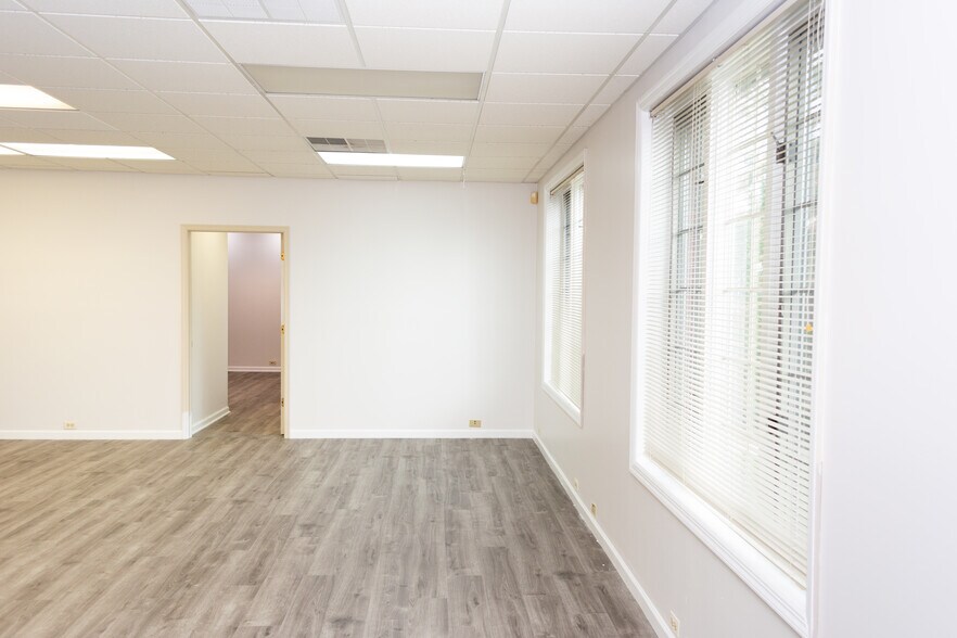 More Photos Of 821-824 Courtyard Dr, Hillsborough Office For Lease