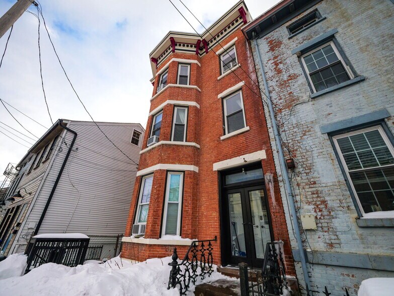 More Photos Of 175 Liberty St, Newburgh Apartments For Sale