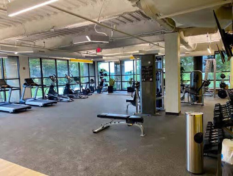 More Photos Of 730 Holiday Dr, Pittsburgh Office For Lease