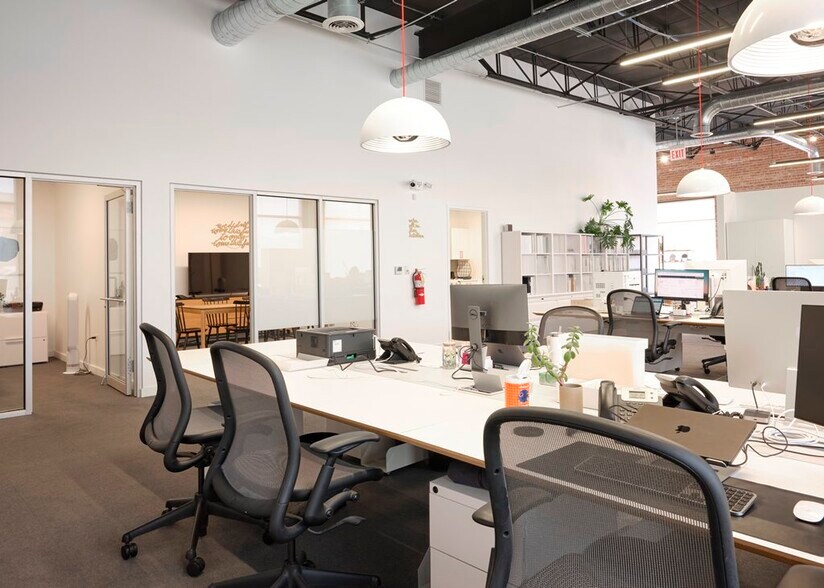 More Photos Of 5480 N Elston Ave, Chicago Warehouse For Lease