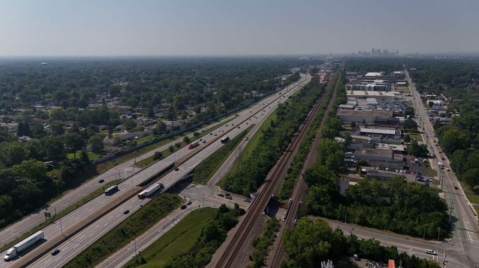 More Photos Of 4100 Indianola Ave, Columbus Auto Repair For Sale