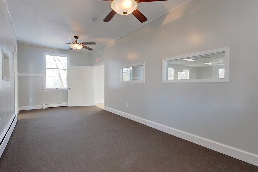 More Photos Of 7 Elm St, Townsend Office For Lease