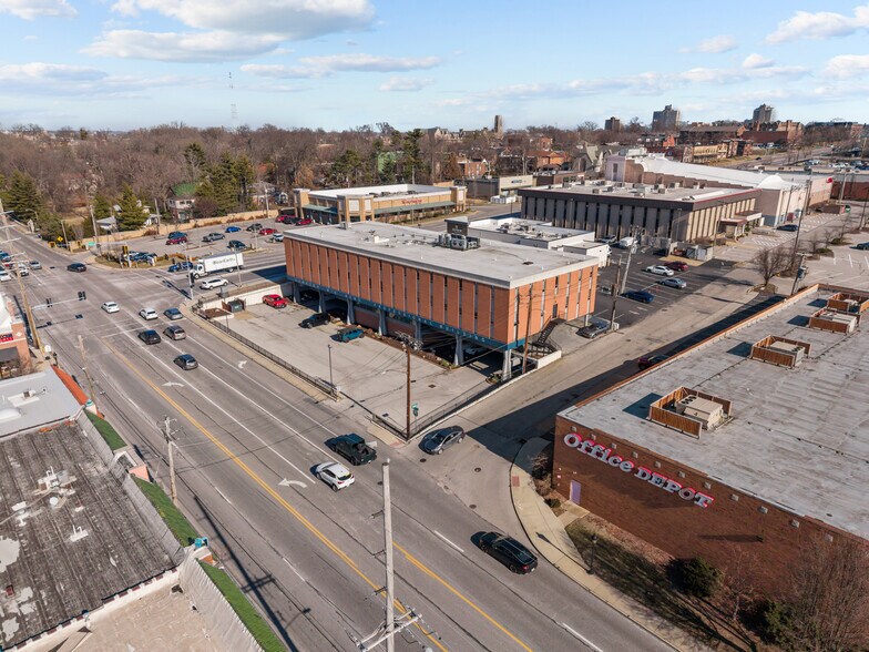 More Photos Of 6744 Clayton Rd, Richmond Heights Medical For Sale