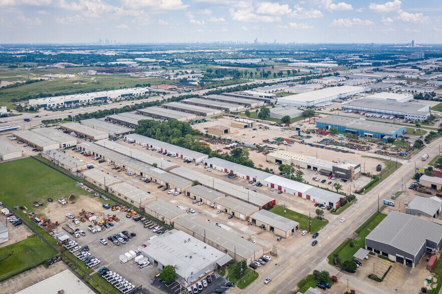 More Photos Of 6030-6040 Brittmoore Rd, Houston Warehouse For Lease