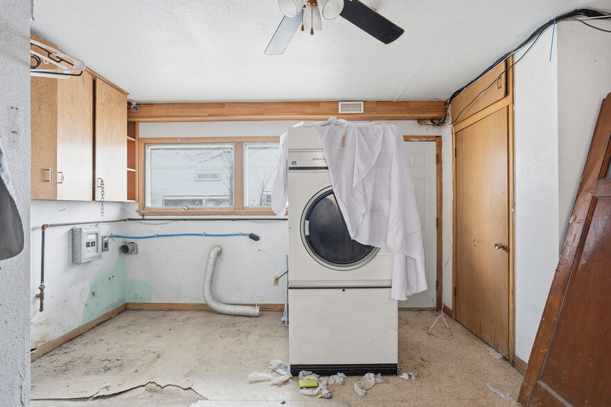 More Photos Of 1209 5th St, Tama Hotel For Sale