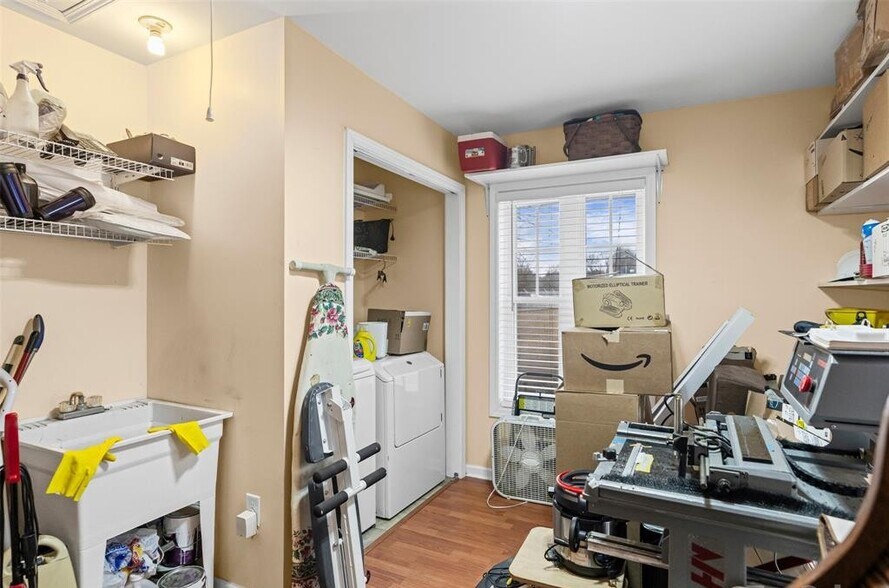 More Photos Of 4423 Railroad Ave, Harrisburg Office For Sale