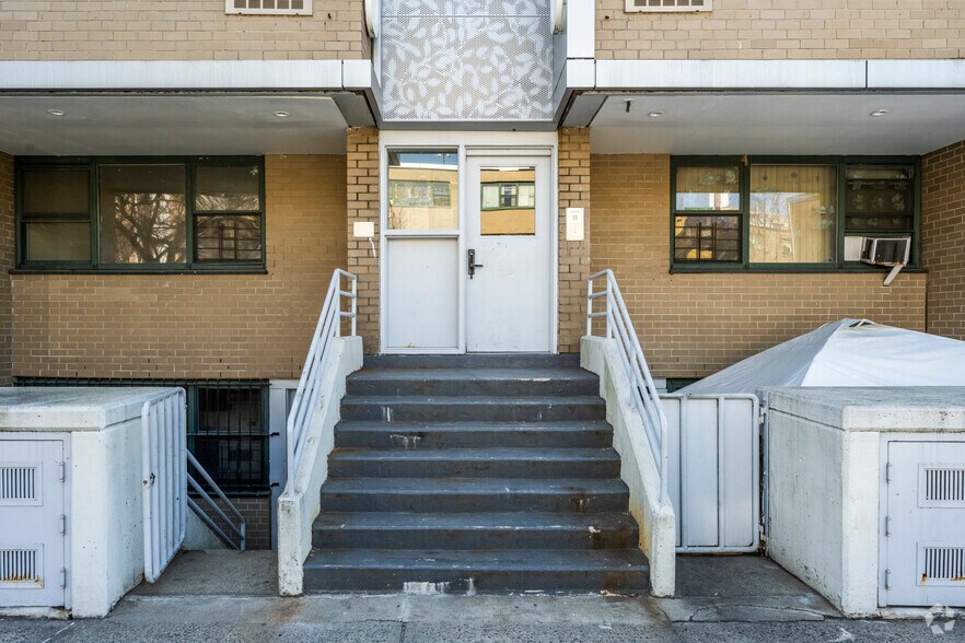 More Photos Of 353-376 Chester St, Brooklyn Apartments For Lease