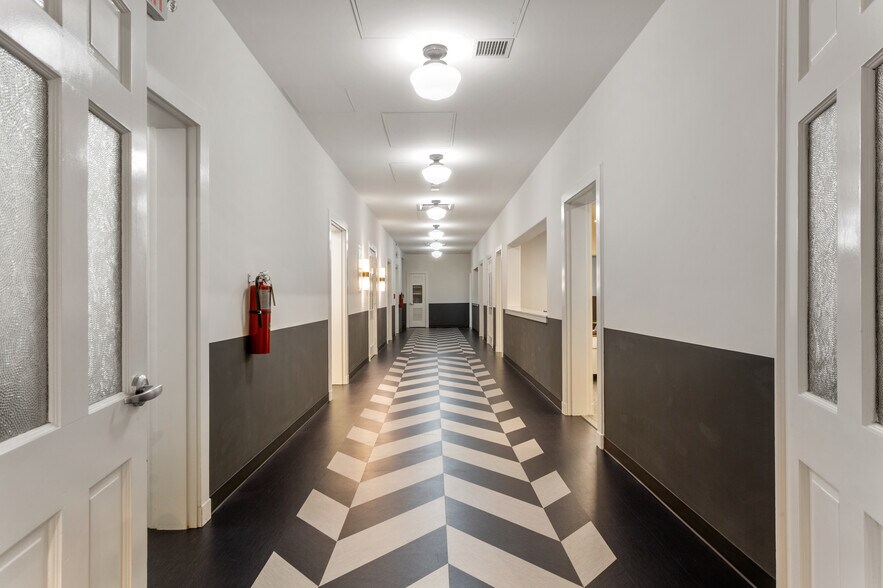 More Photos Of 312 Sycamore St, Decatur Office For Sale