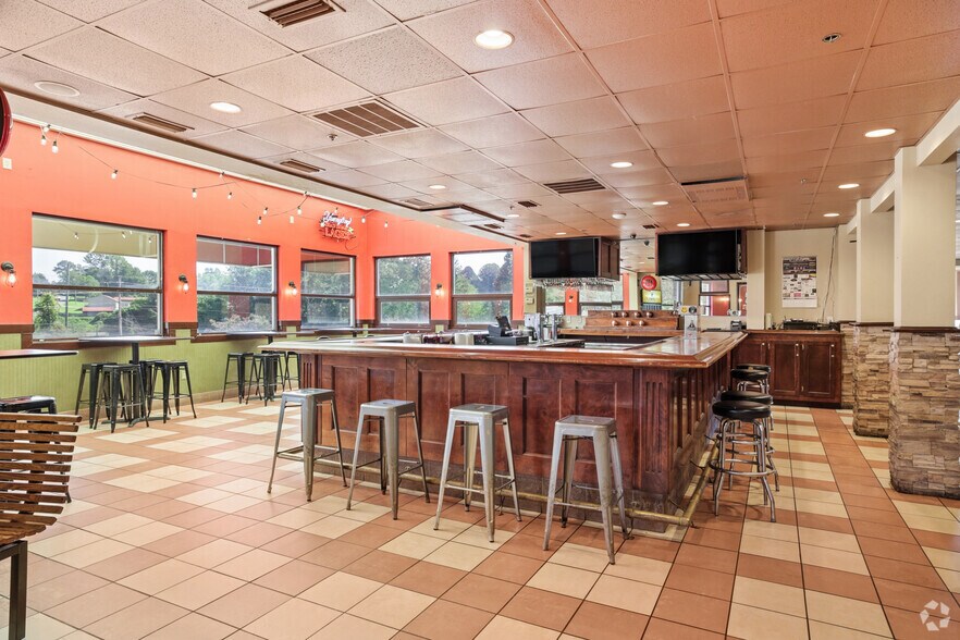 More Photos Of 200-208 W Fleming Dr, Morganton Unknown For Lease