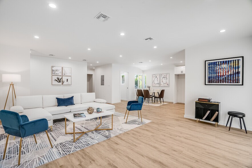 More Photos Of 7008 Encino Ave, Van Nuys Apartments For Sale