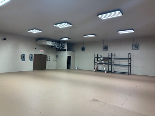 More Photos Of 718 60th Street Ct E, Bradenton Auto Repair For Sale
