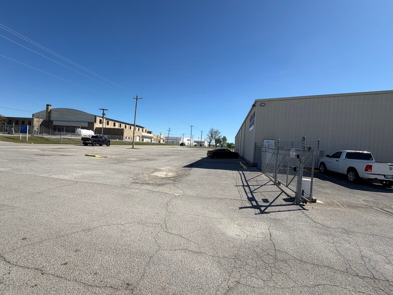 More Photos Of 3248 N Sheridan Rd, Tulsa Warehouse For Sale