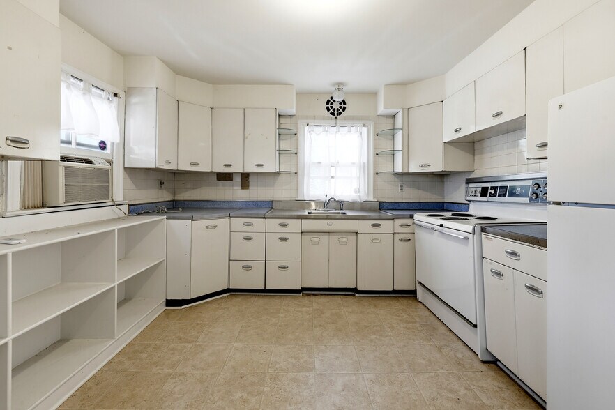 More Photos Of 3 E Market St, Leesburg Office For Sale