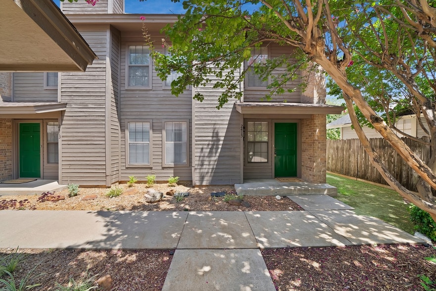 More Photos Of 2415 Sanguinet St, Fort Worth Apartments For Sale