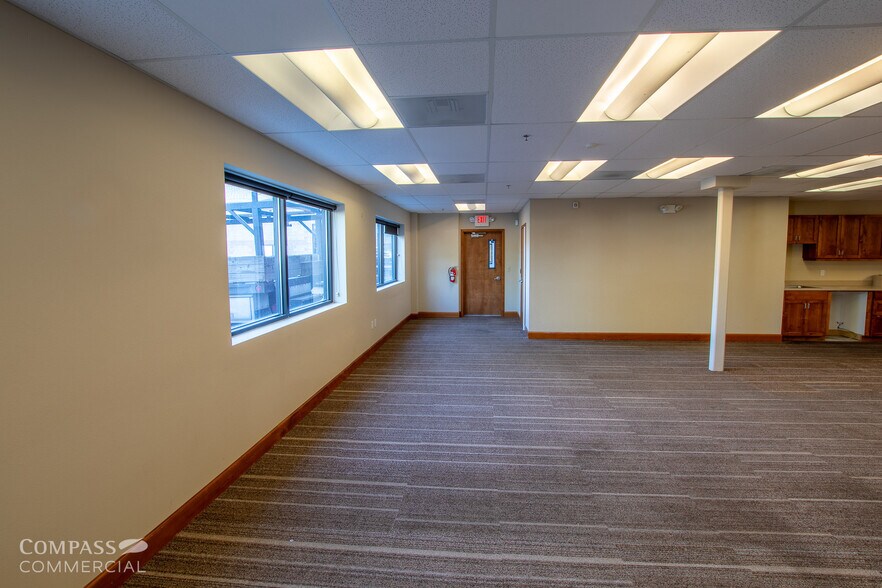 More Photos Of 2747 SW 6th St, Redmond Office For Lease