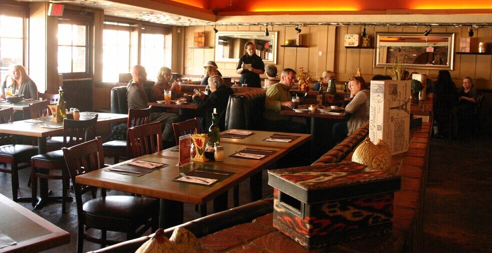 More Photos Of 2222 Wilshire Blvd, Santa Monica Restaurant For Lease