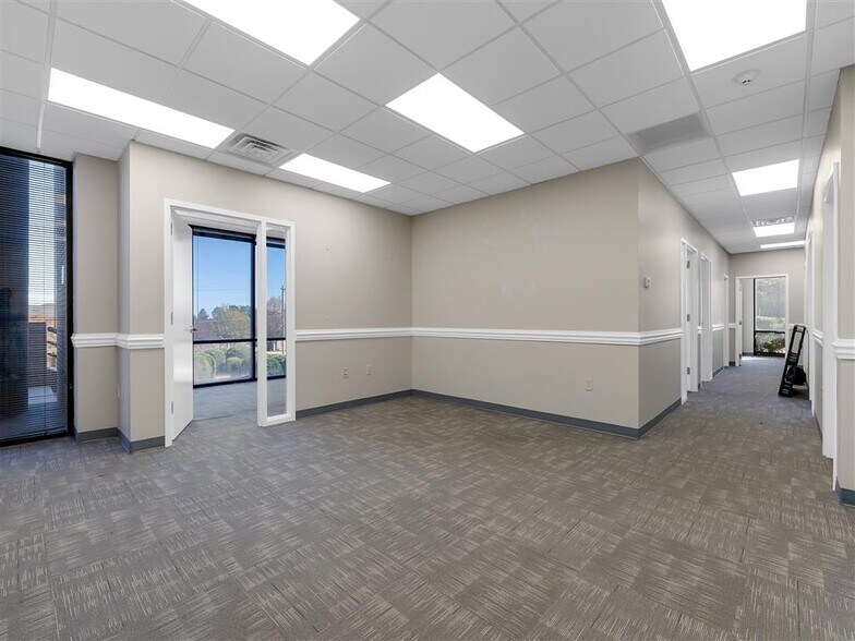 More Photos Of 330 Pelham Rd, Greenville Medical For Lease