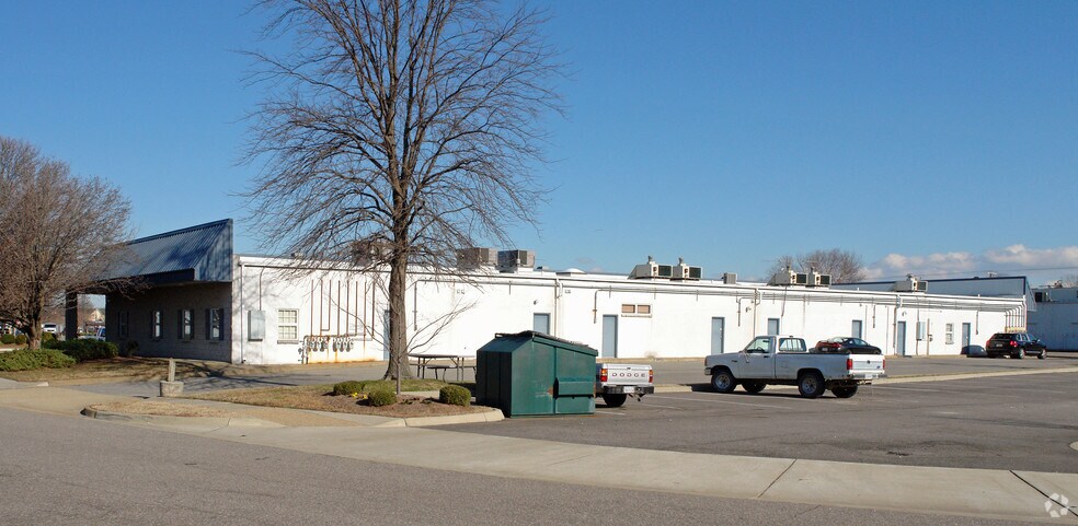 More Photos Of 109-119 Byron St, Chesapeake Office For Lease