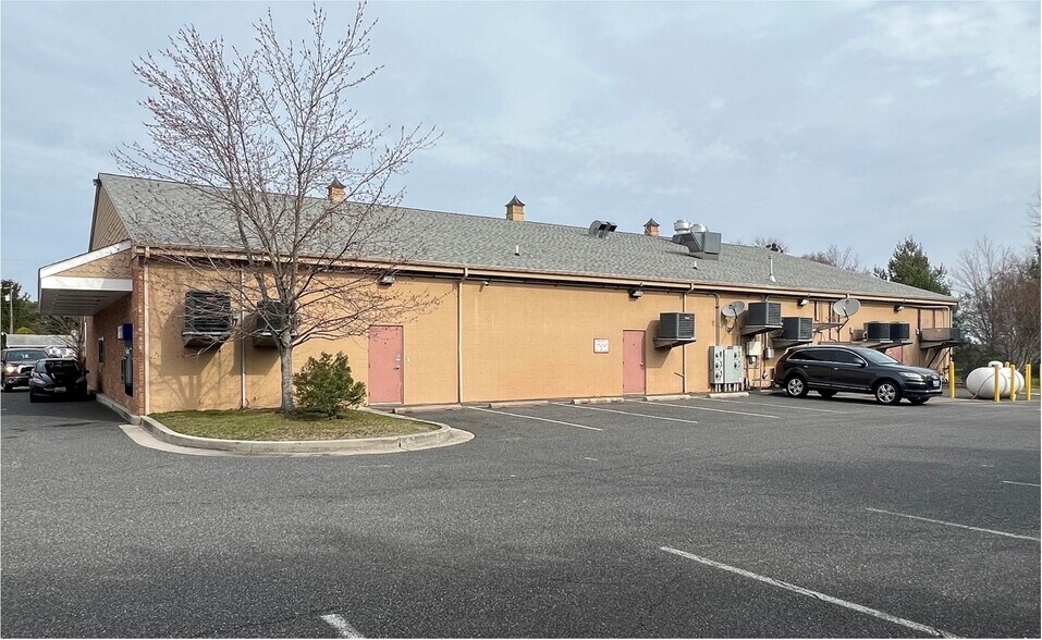 More Photos Of 204 E 6th St, Ridgely Storefront For Lease