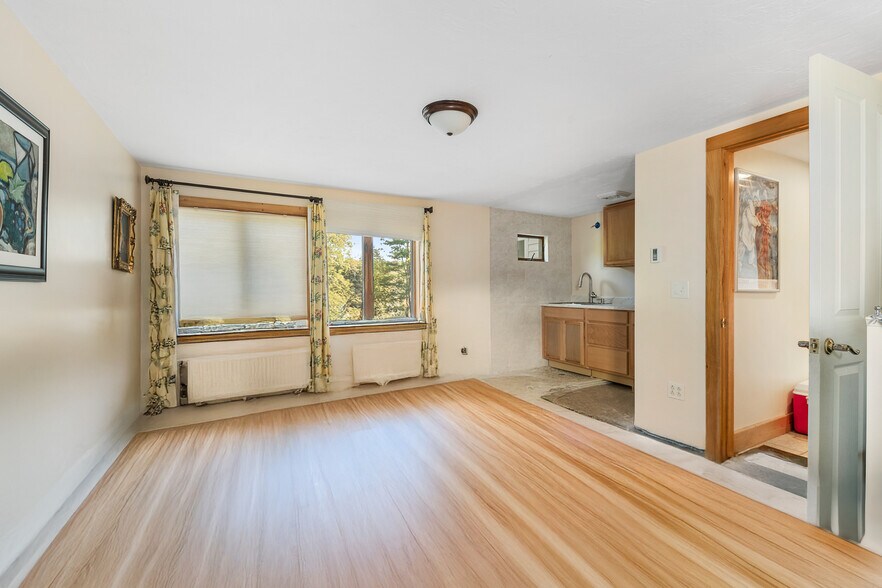 More Photos Of 32 Maple St, Andover Hospitality For Sale