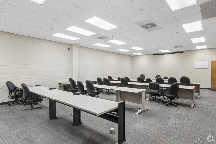 More Photos Of 2701 S Johnson St, San Angelo Industrial For Sale