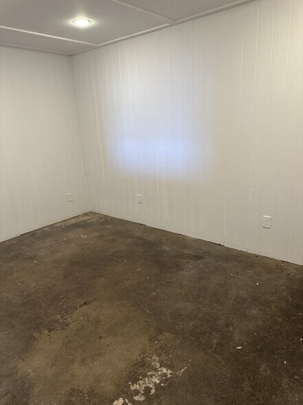 More Photos Of 1801 Dutch Ln, Jeffersonville Warehouse For Lease