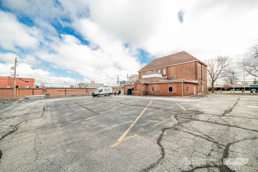 More Photos Of 1456 Warren Rd, Lakewood Office For Lease