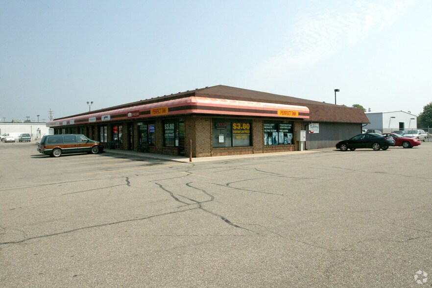 More Photos Of 380 Oaks Xing, Plainwell Freestanding For Lease