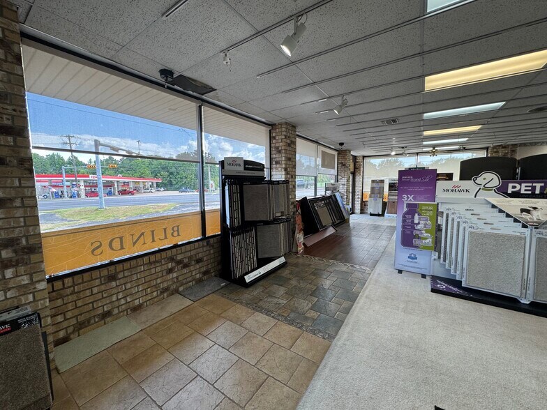 More Photos Of 1900 Crockett Rd, Palestine Storefront For Sale