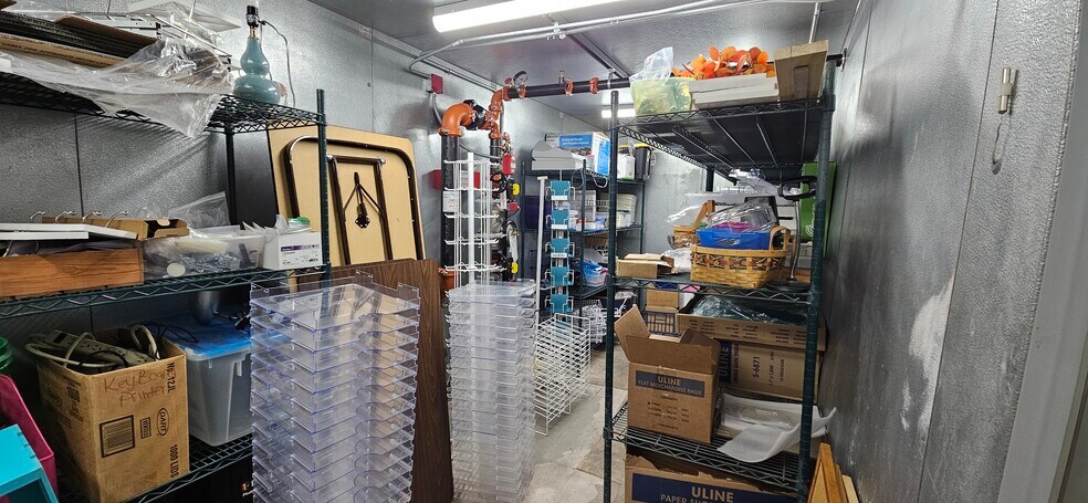 More Photos Of 2235 N Clairemont Ave, Eau Claire Freestanding For Sale